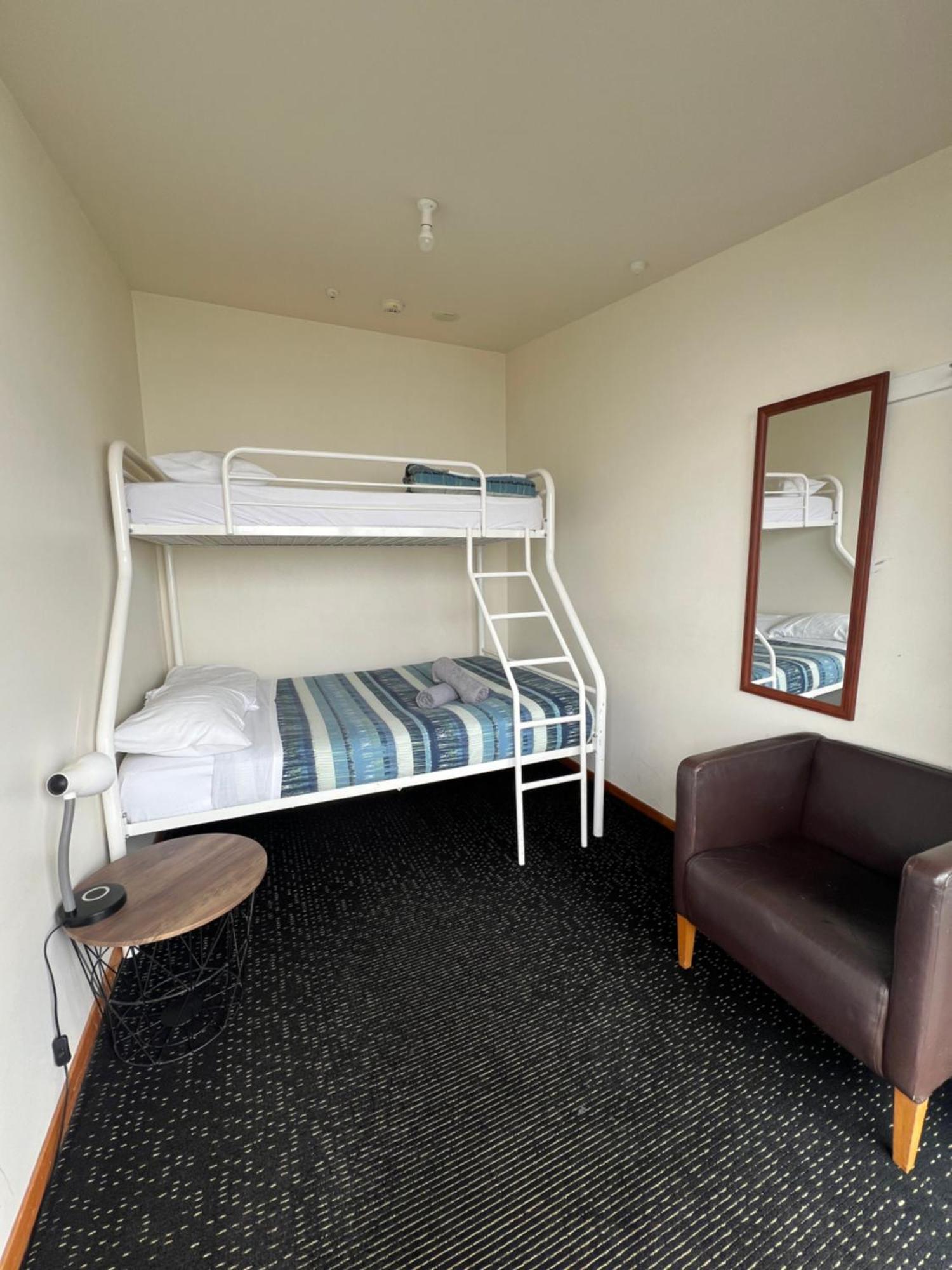 On Top Backpackers Dunedin Exterior foto